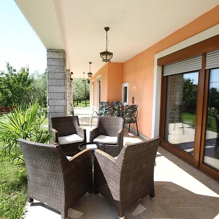 Apartment Lush Garden Hideaway Fama Near Portoroz Secovlje