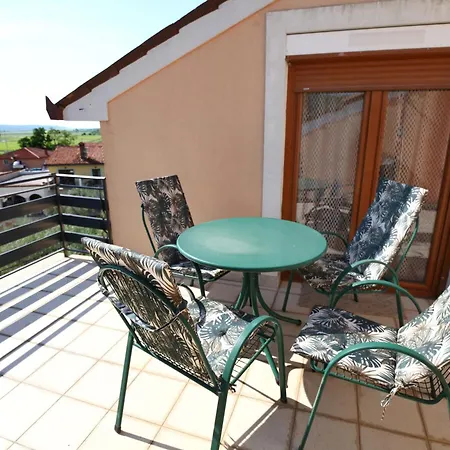 Apartment Lush Garden Hideaway Fama Near Portoroz